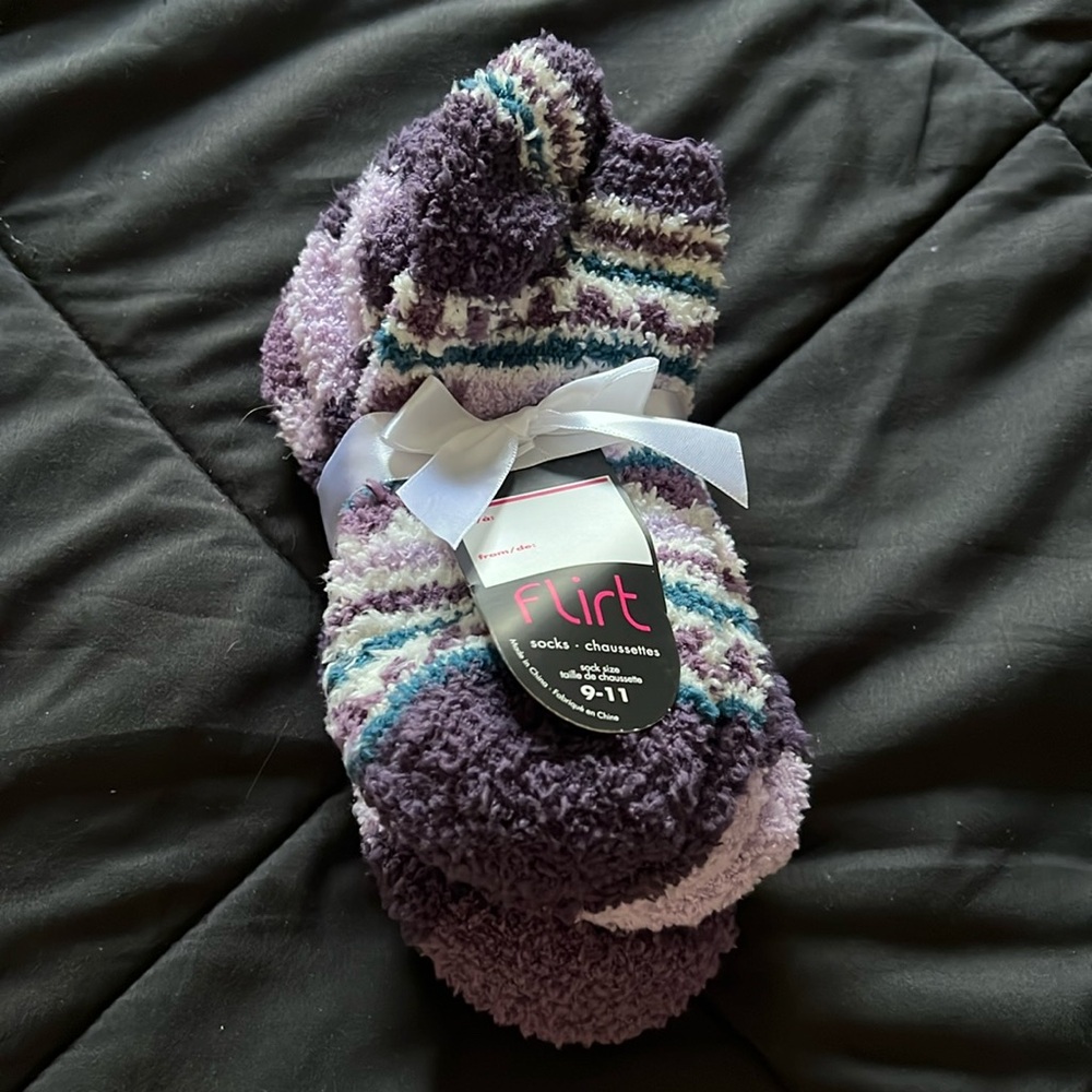 Women’s fuzzy socks (3 pk)